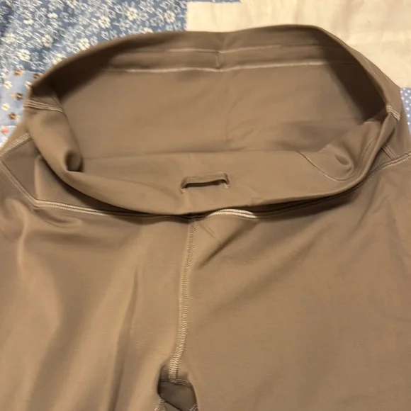 WunderTrain size 10 Lululemon - Picture 4 of 4